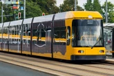 Steine und Metallstange auf den Gleisen: Straßenbahnfahrer verhindert Unglück