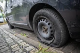 Auto-Vandalen unterwegs: Zahlreiche Reifen zerstochen
