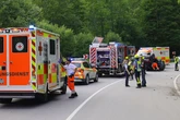 Urlauberfamilie überschlägt sich auf Alpenstraße: Passanten helfen sofort