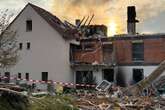 Gewaltige Explosion zerfetzt Wohnhaus: Feuerwehr plagt große Sorge