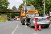 Schwerer Crash mit Vollsperrung: VW-Fahrer in Wrack eingeklemmt