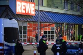 Versuchter Mord an Silvester vorm Rewe? Tatverdächtiger von Psychiatrie auf Anklagebank