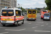 Fußgänger von Auto erfasst: Person nach Unfall am Augustusplatz in Klinik