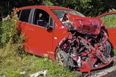 Schlimmer Frontalcrash auf Landstraße: Ein Fahrer stirbt