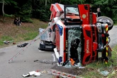 Fire Truck der U.S. Army begräbt Opel unter sich: Schutzengel wacht über jungen Mann