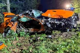 450-PS-BMW bei Unfall völlig zerstört! Junger Fahrer muss aus Sportwagen geschnitten werden