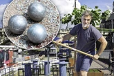 Spielspaß zur feinen Kost: Boule-Bahn am Elbufer