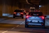 Bekifft hinterm Steuer: 19-Jähriger verliert Kontrolle über Auto und kracht an Tunnelwände