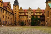 46-Jähriger pennt in historischem Schlosshof ein - und steckt in der Klemme