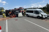 Transporter kracht in Schilderwagen: A9 gesperrt