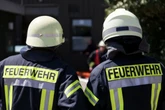 Container brennt in Werkhalle: Erste Löschversuche scheitern