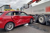 Mehrere Autos fahren in Leipzig ineinander, doch vom Unfallverursacher fehlt jede Spur