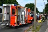 Auto kracht frontal in Transporter, Fahrer muss reanimiert werden