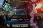 Meisterlicher Empfang, Bierdusche für den Coach: Lok Leipzig lässt sich feiern