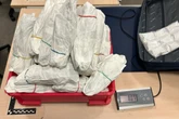 Taxigast reist mit schwerem Gepäck: Zoll findet 71 Kilogramm Drogen
