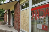 Vandalen beschädigen Sparkassen-Filiale in Leipzig-Marienbrunn