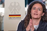15 Minuten für die Verfassung: Ministerin will mehr politische Bildung an Sachsens Schulen