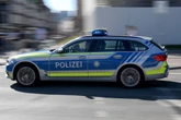 Erst Catcalling, dann fliegen die Fäuste: Bauarbeiter treten mit Sicherheitsschuhen auf 22-Jährigen ein