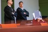 Aus Waisenhaus geholt und missbraucht? Angeklagter wehrt sich: "Richtige Gangster-Familie"