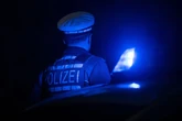 Gruppe beraubt Mann in Dresden und geht einkaufen