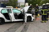 Heftiger Kreuzungs-Crash: Sechs Personen bei Auto-Kollision verletzt