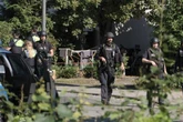 Zeuge entdeckt Person mit vermeintlicher Schusswaffe: Polizei im Großeinsatz