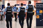 Weil er sich an der falschen Schlange angestellt hat: Polizei nimmt Mann am Flughafen fest
