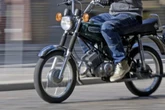 Frontalcrash mit Auto: 15-jähriger Mopedfahrer schwer verletzt