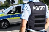 Junger Mann zahlt Polizei mehr als 17.000 Euro in bar, um Onkel aus der Patsche zu helfen