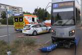 Leipzig: Straßenbahn rammt Opel von den Gleisen - zwei Verletzte