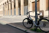 Sie waren extra ins Revier eingebrochen: Trio klaut Rennrad direkt von der Polizei!