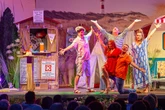 Das rockt! Radeberger Sommertheater mit einem Hauch von Camping und DDR