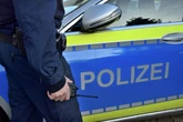 Psychisch auffällig: Frau beißt und schlägt Polizisten – drei Beamte verletzt