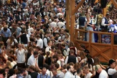Anwalt rät: Obacht bei der Firmen-Wiesn! "Kein rechtsfreier Raum"