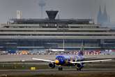 So will der Flughafen Köln Wartezeiten von Passagieren stark verringern