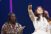 Bei "&Julia" darf jetzt mitgesungen werden: "Die Schüchternheit starb mit Romeo"
