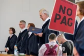 Darf die Polizei zu viel – Gewahrsam und Handgranaten? Karlsruhe prüft Bayerns Polizeigesetz