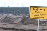 Hinten Kohle, vorne Windkraft: Energie-Riesen nehmen kleines Mulkwitz in die Mangel