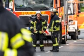 Brand in Wohn-Komplex löst Großeinsatz aus: 100 Bewohner mussten ins Freie