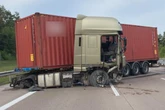 Stundenlange Sperrung! Laster steht quer auf A7 und legt Verkehr lahm
