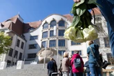 17 Menschen starben vor 24 Jahren: Erfurt gedenkt Opfern des Amoklaufs