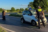 Radfahrer knallt auf Windschutzscheibe, jetzt kämpft er um sein Leben