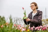 Sie erfüllt sich ihre Blütenträume: Dresdnerin Emma hat echte Bio-Blumen zu bieten
