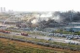Chemiefabrik explodiert: Mindestens fünf Menschen sterben