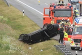 Schwerer Unfall auf der A7 bei Hamburg: Auto überschlägt sich