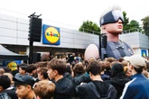 Ski Aggu sprengt Lidls Parkplatz-Party in Berlin