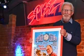 Gipfeltreffen in Leipzig: Erster DDR-DJ mit Berufsausweis für Lebenswerk geehrt