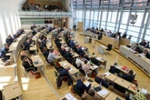 Landtag erhöht Bezüge für Abgeordnete: Steuerzahlerbund äußert Kritik