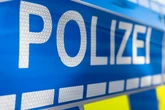 Nazi-Parolen in Frankfurter Straßenbahn gerufen: Polizei ermittelt und sucht Zeugen