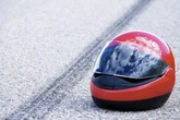 Schwerer Unfall an Kreuzung: Rentnerin übersieht Motorradfahrer